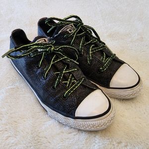 Great Condition: Converse All Star w/ Green/Black Laces Youth Size 3